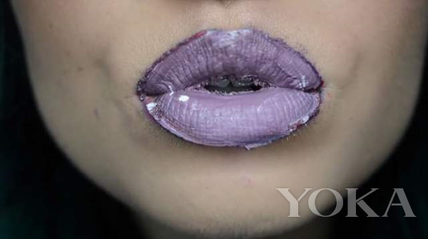 1星期千万收视：在嘴唇上涂抹100层唇彩会怎样？