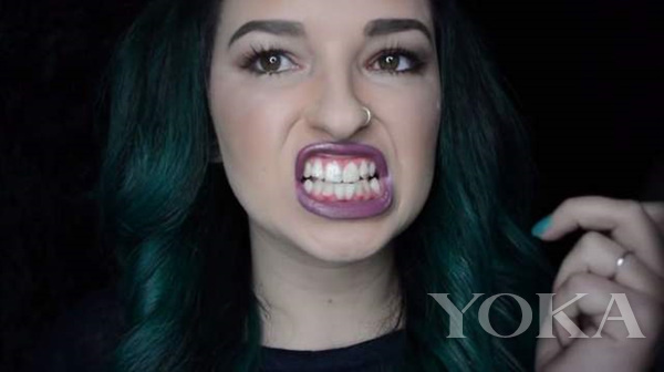 1星期千万收视：在嘴唇上涂抹100层唇彩会怎样？