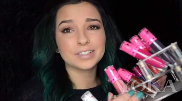 1星期千万收视：在嘴唇上涂抹100层唇彩会怎样？