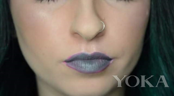 1星期千万收视：在嘴唇上涂抹100层唇彩会怎样？