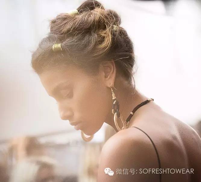 一块钱时尚套装,专柜秀场包包几百块就能买到