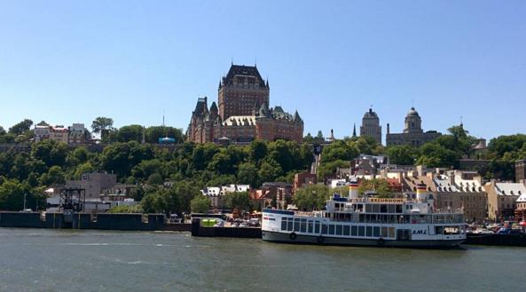 逃离30℃！像当地人一样逛加拿大，打冰球、冲浪、住冰雕旅店、狂吃海鲜...letsgo！