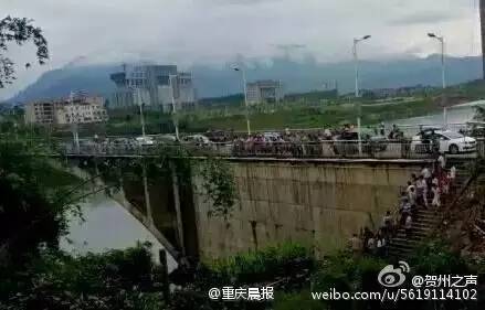 民警街头扒手视频,警察街头抓捕扒手