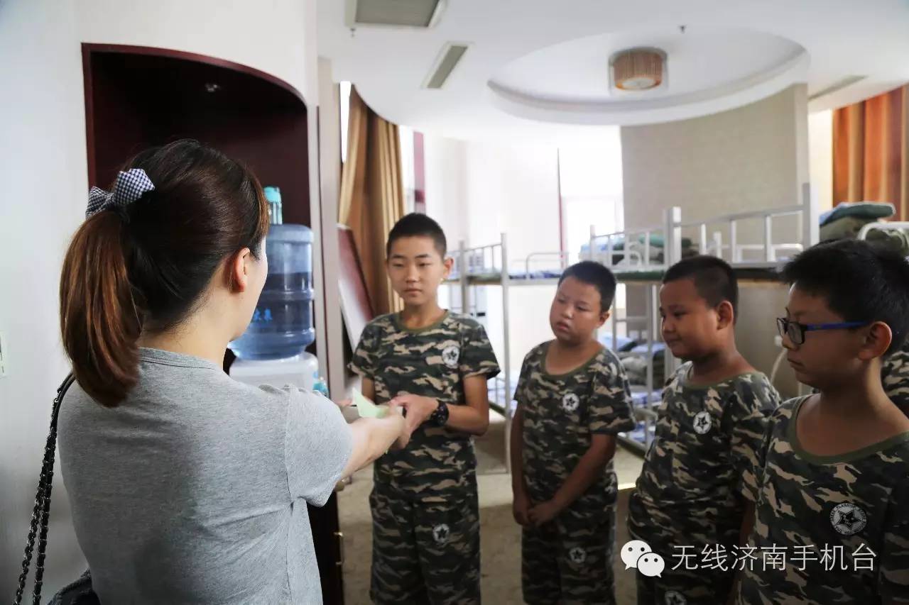 小硬汉进军营夏令营第一期毕营大小硬汉齐聚！