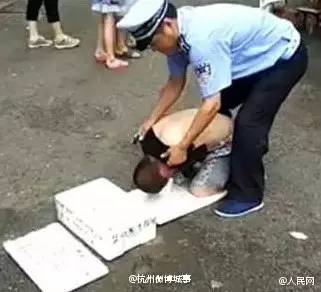 民警街头扒手视频,警察街头抓捕扒手