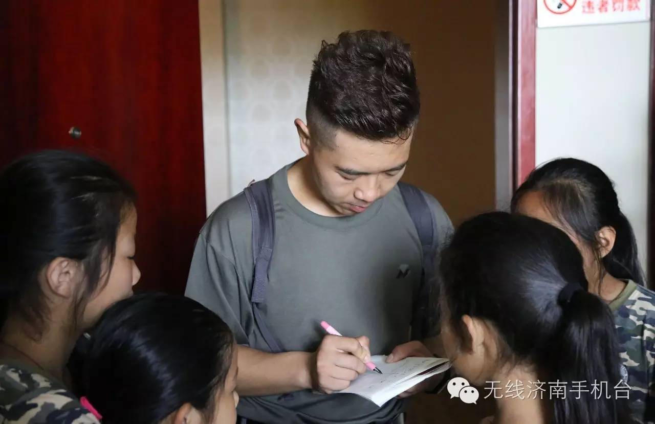 小硬汉进军营夏令营第一期毕营大小硬汉齐聚！