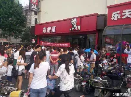 肯德基被围堵！看兰州网友如何诠释“理*爱性**国”