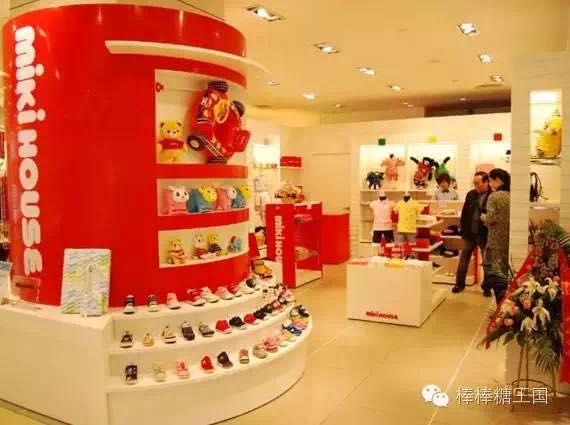 宝宝买鞋要选后跟硬的吗,宝宝买鞋是要买大点好还是刚好