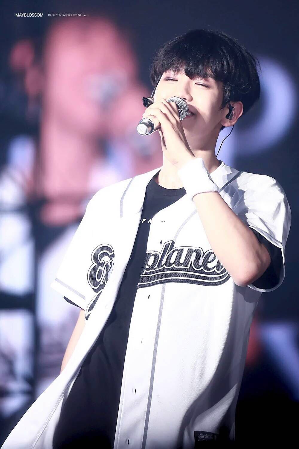 exo近期表演咆哮,exo最近一次合体跳舞