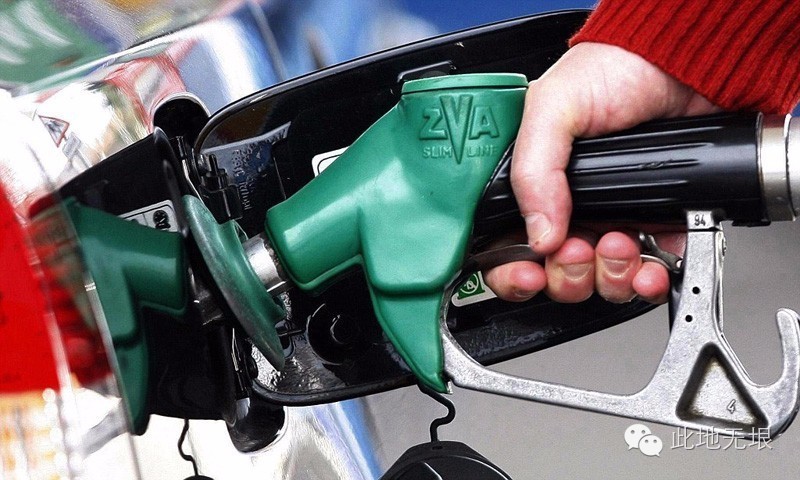 尽管我被卡在后排座椅上,我还是给这款车点了赞