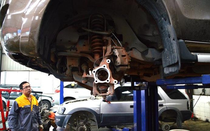 驭胜两驱和四驱哪个好,驭胜两驱改四驱还是加锁好