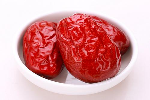 紫外线过敏可以吃什么菜,对灰尘和太阳过敏怎么办