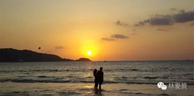 小男孩被漂亮的老女人诱惑了,到底是谁的错呢