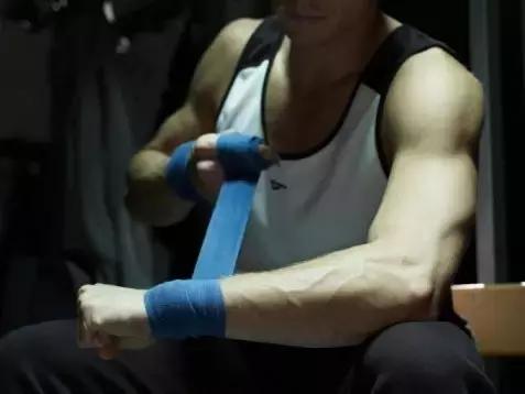 适合女性在家用的健身器材,在家最容易坚持的健身器材