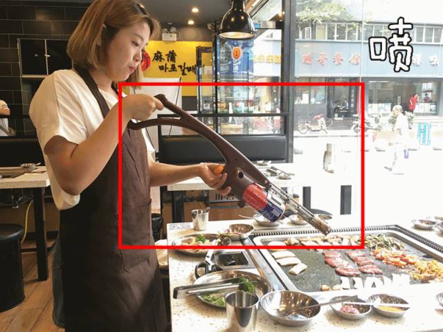 喷火枪、温度计全上阵！春熙路的这家店，隔着屏幕都能感受它的神