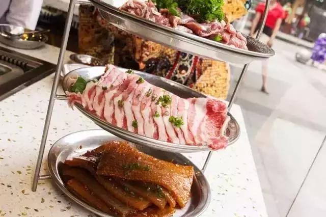 喷火枪、温度计全上阵！春熙路的这家店，隔着屏幕都能感受它的神