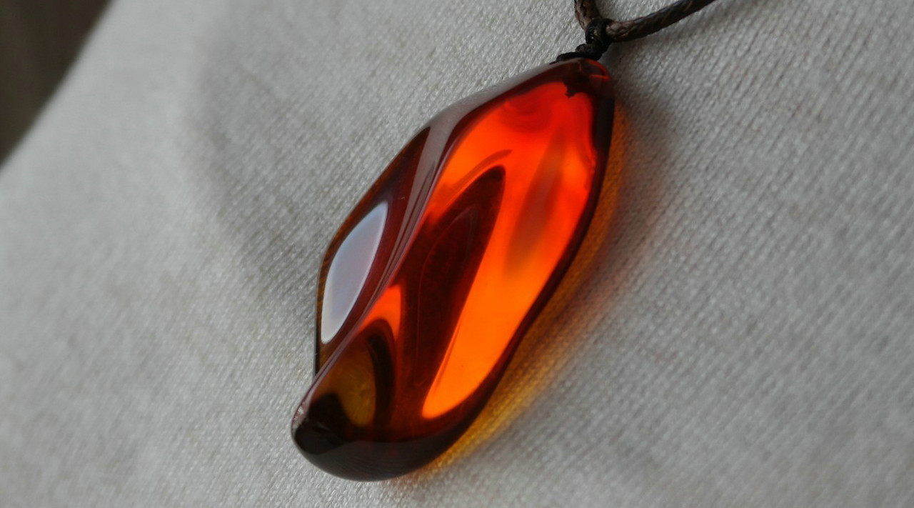 缅甸血珀怎么鉴定精品和普品,波罗的海血珀和缅甸血珀的区别