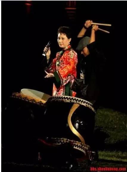 她是一剪梅中的沈心慈，传被李立群抛弃嫁陈震雷