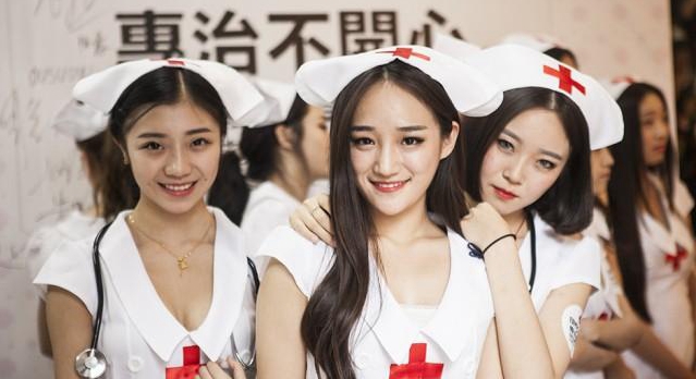 美女直播成香饽饽，乐视手机组D1校园主播团开战！