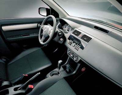 身轻如燕行动自如,铃木雨燕银灰色