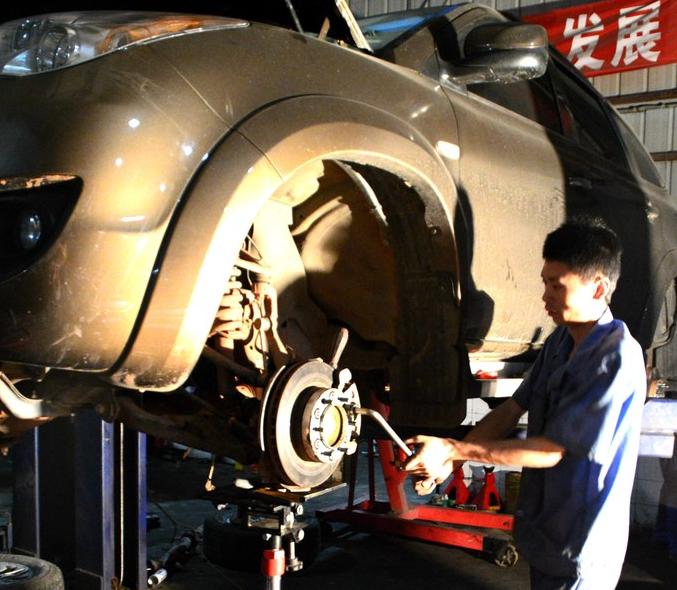 驭胜两驱和四驱哪个好,驭胜两驱改四驱还是加锁好