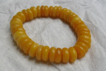 一般仿制蜜蜡的是什么东西,从哪几个方面鉴定蜜蜡的好坏