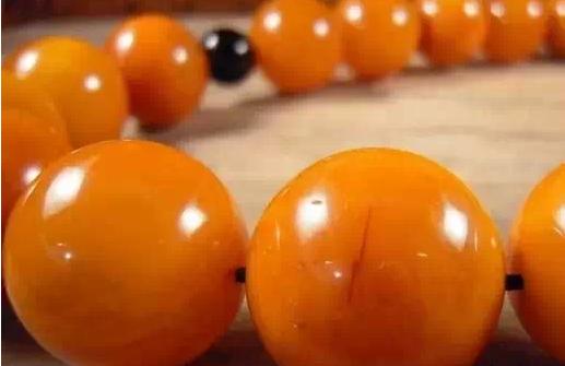 一般仿制蜜蜡的是什么东西,从哪几个方面鉴定蜜蜡的好坏