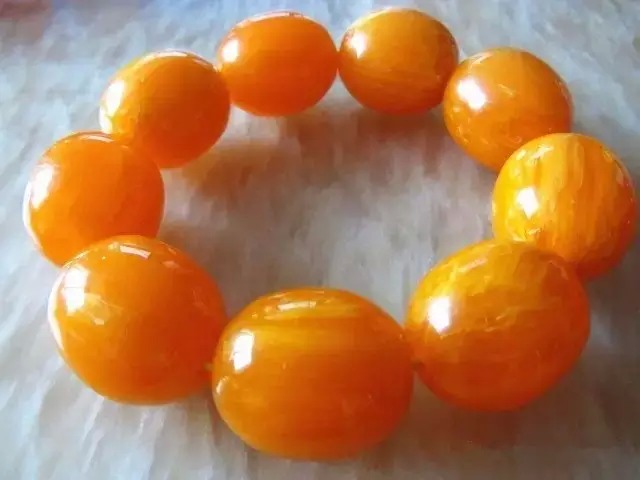 一般仿制蜜蜡的是什么东西,从哪几个方面鉴定蜜蜡的好坏