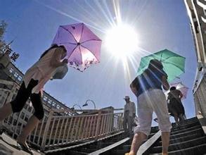 这么热的天一定要小心中暑,夏季还要谨防情绪中暑