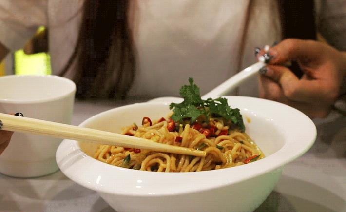 这艘巨型渔船终于驶入泉州，鱼控们上船后已经失控！