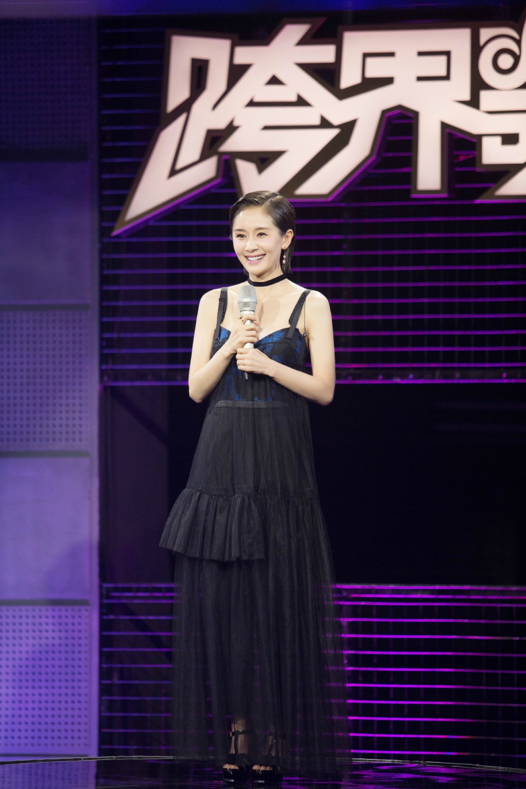 王子文的丸子头为什么非常聪明呢 (低马尾慵懒蓬松丸子头 王子文)