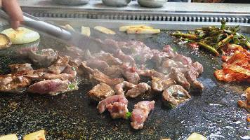 喷火枪、温度计全上阵！春熙路的这家店，隔着屏幕都能感受它的神