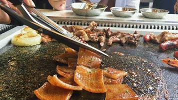 喷火枪、温度计全上阵！春熙路的这家店，隔着屏幕都能感受它的神