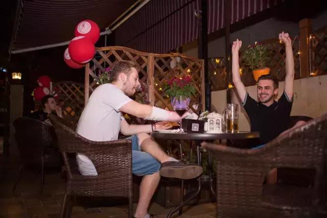 鐏孩閰掔豢澶嶅彜,鐏孩閰掔豢娓呭惂