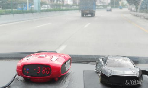 这只数码狗,也许会成为自驾车的标配装备!