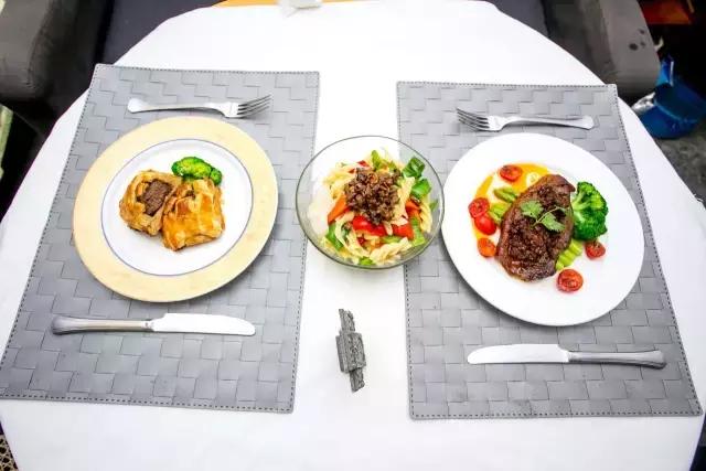 弄惠灵顿牛排放什么蔬菜,惠灵顿牛排放什么蘑菇最好