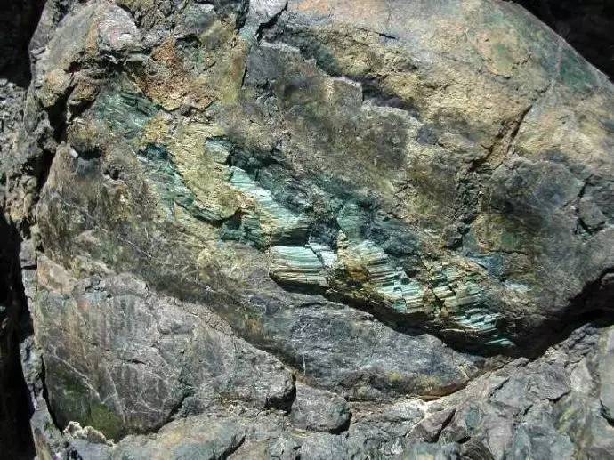 常见的岩石矿物标本图集名称,常见岩浆岩识别记录表