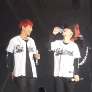 exo近期表演咆哮,exo最近一次合体跳舞