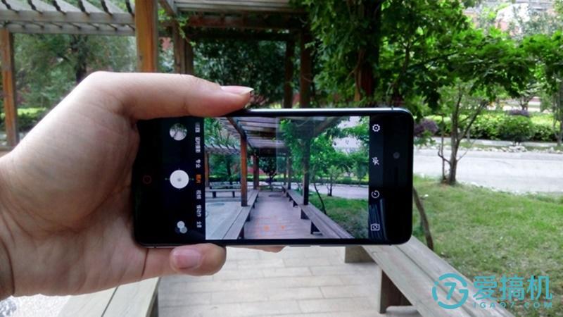 iqooneo7se和荣耀x50拍照哪个好,荣耀7i和小米5对比