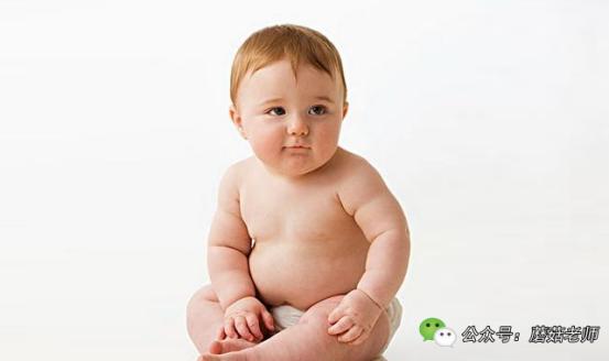 新生婴儿偶尔斗鸡眼正常吗,两个月大的婴儿为什么出现斗鸡眼