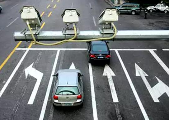 美国巡逻车和俄军巡逻车相遇,美国警用巡逻车