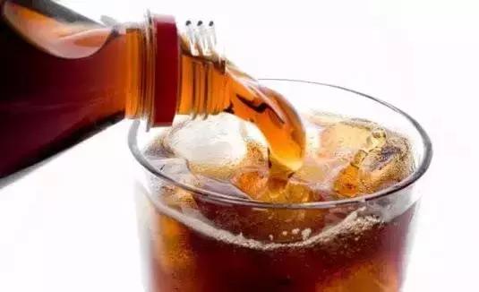 跑马拉松喝水不会影响肺吗,跑完马拉松可以喝柠檬水吗