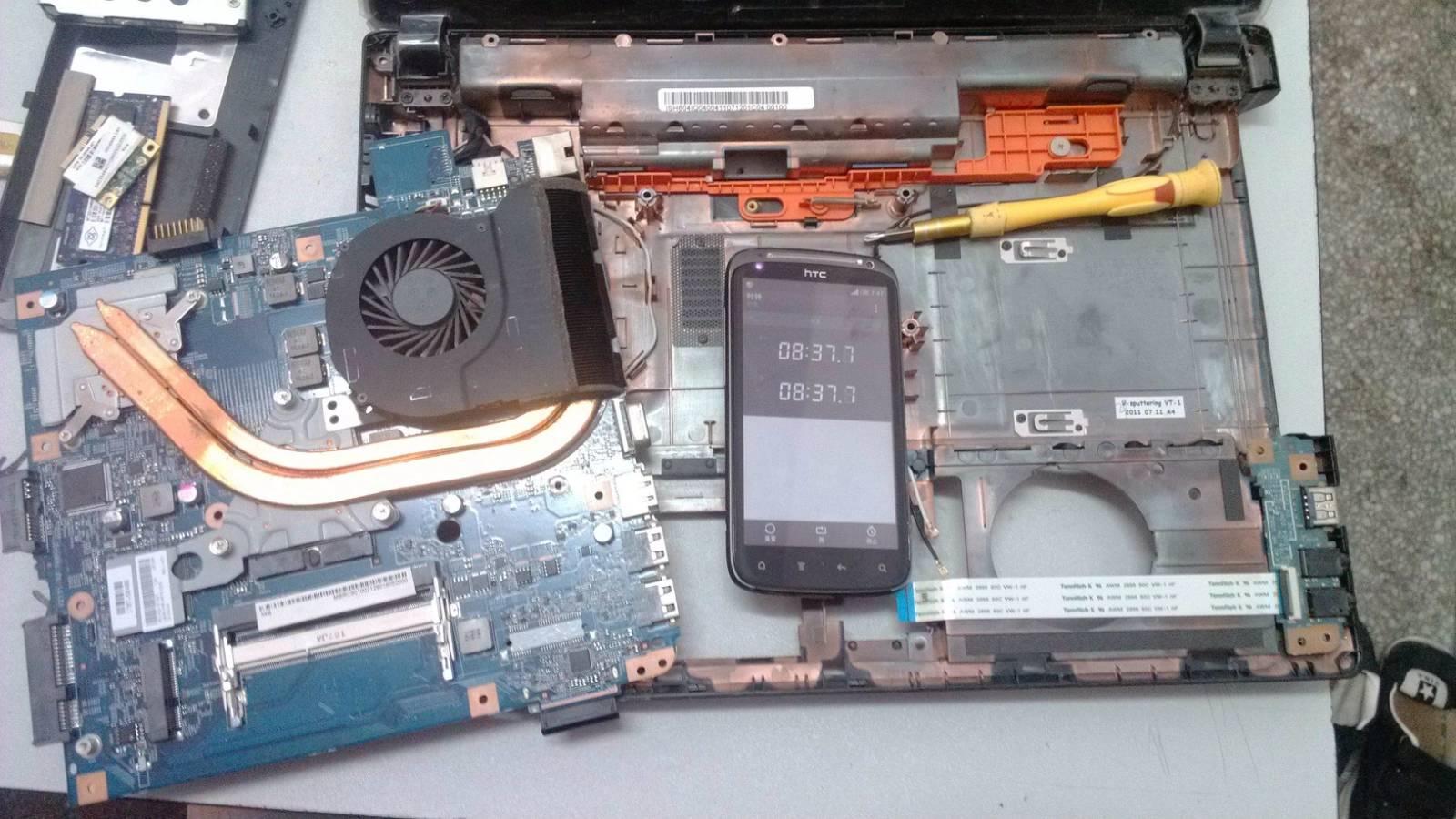 笔记本清灰更换硅脂快速降温,新手给笔记本电脑清灰换什么硅脂