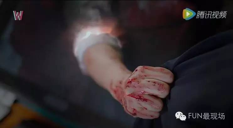 女主穿越到李钟硕演的韩剧里,李钟硕穿越到漫画世界上