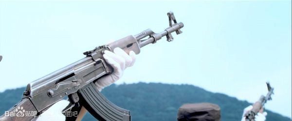 战争电影中的经典枪械,电影战狼中的一些枪械