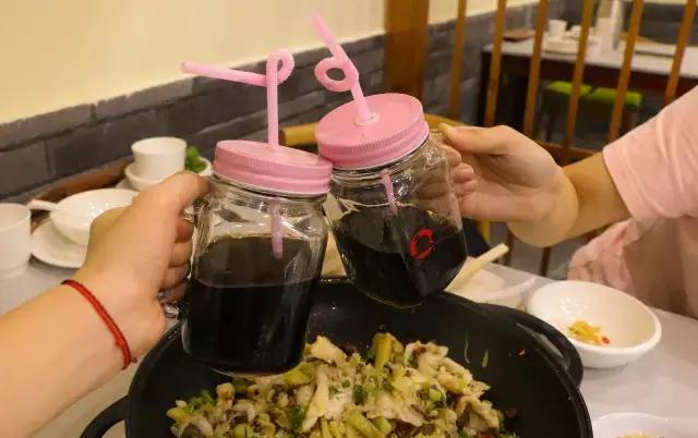 这艘巨型渔船终于驶入泉州，鱼控们上船后已经失控！