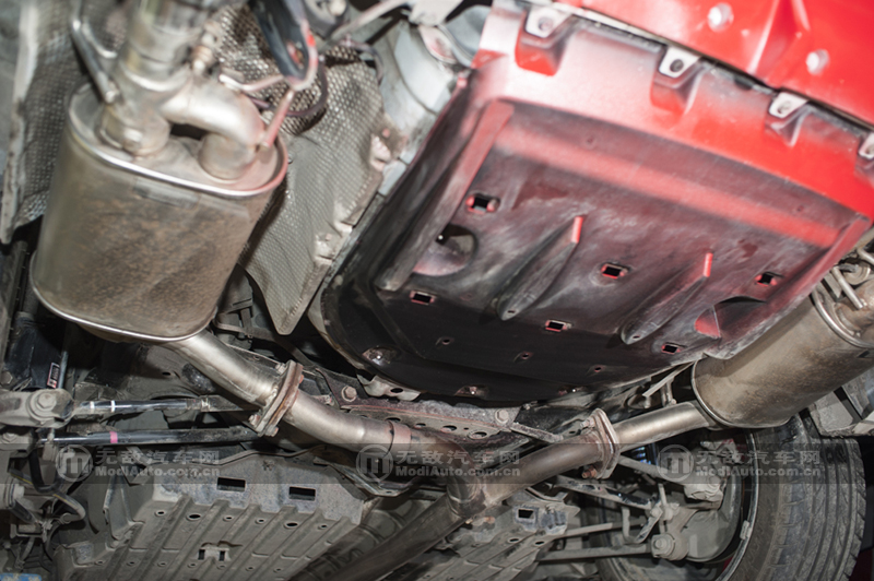 丰田凯美瑞爆改外观六代半,凯美瑞2.5g豪华版白色改黑顶