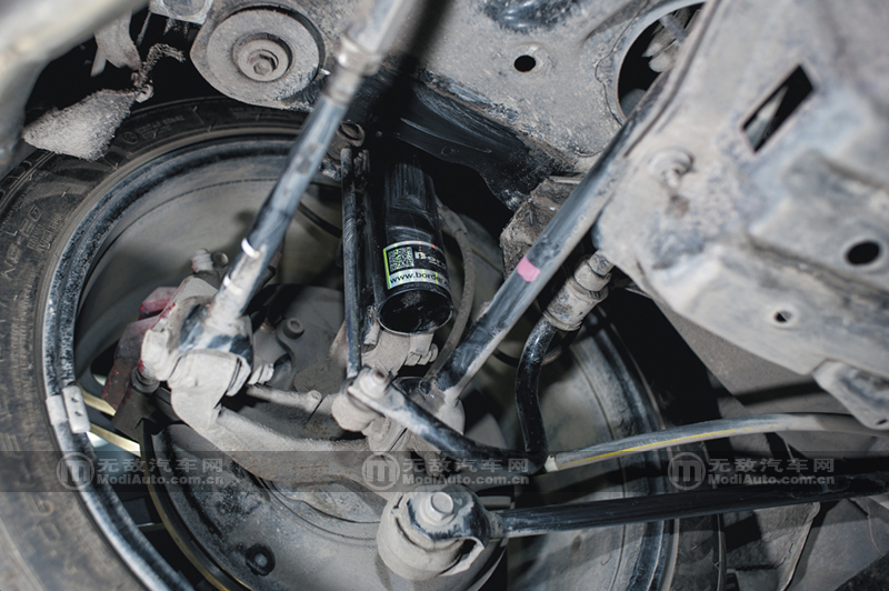 丰田凯美瑞爆改外观六代半,凯美瑞2.5g豪华版白色改黑顶