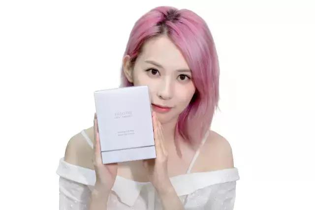 还不美白你黑得像炭是想出来见鬼吗?