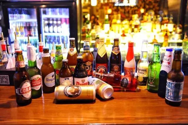 鐏孩閰掔豢澶嶅彜,鐏孩閰掔豢娓呭惂